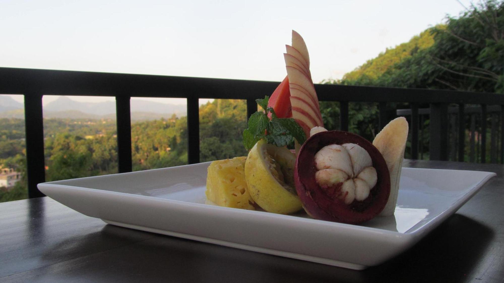 Villa Arunalu Kandy Buitenkant foto