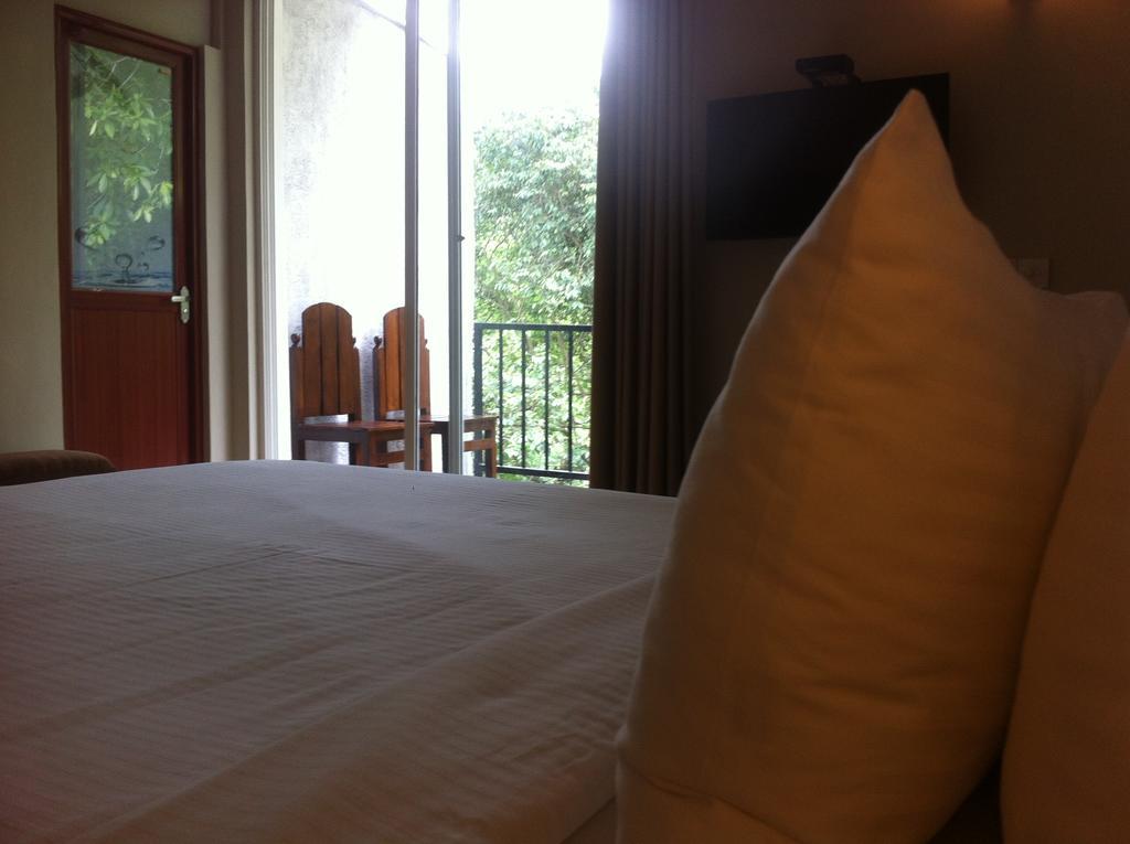 Villa Arunalu Kandy Buitenkant foto