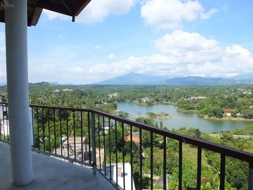 Villa Arunalu Kandy Buitenkant foto