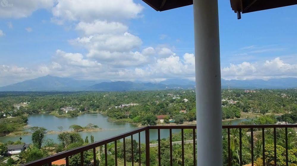 Villa Arunalu Kandy Buitenkant foto